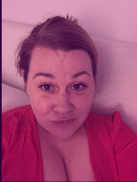 NotEverythinginKansasisFlat schauspielerin nette galerien