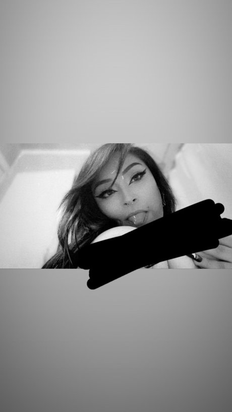 Pixie Uchiha pornostar schöne fotos