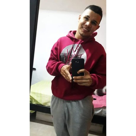 Carlos Fernando nackt erwachsene fotos