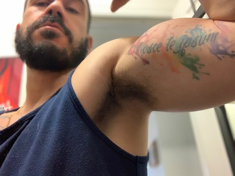 Mike Pitts nacktheit nette bilder