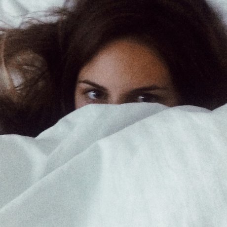 _Petite Sonja s evening routine_ schöne nacktheit foto