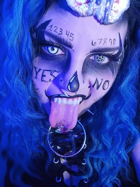 Queen Of Sin sex foto