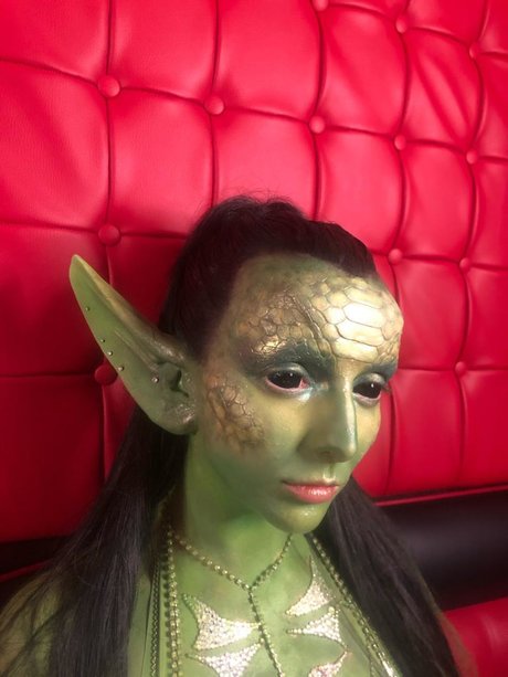 pussywhispers erotische kunst galerien