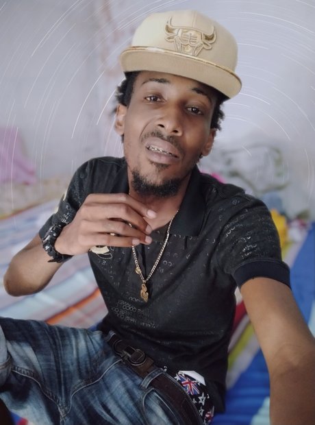 Puggi Mega Divo schauspielerin beste bild