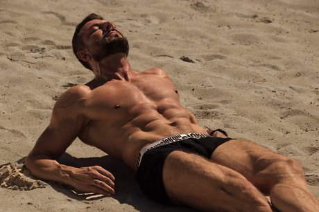 Master Wolf model nackt bilder