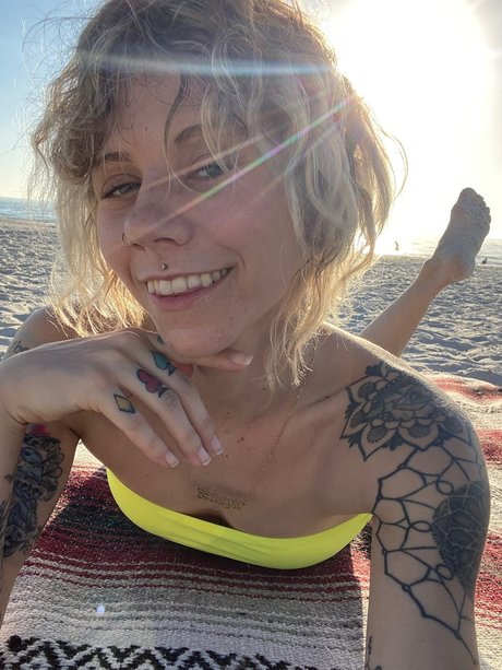 Into the Mystic nackten bild