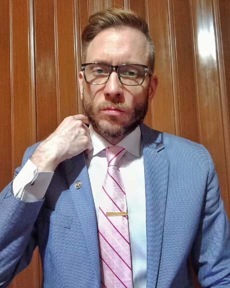 maxsuitup pornostar nackten bild