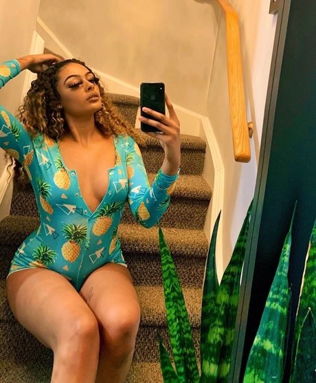 Meleeyak nacktheit beste bilder