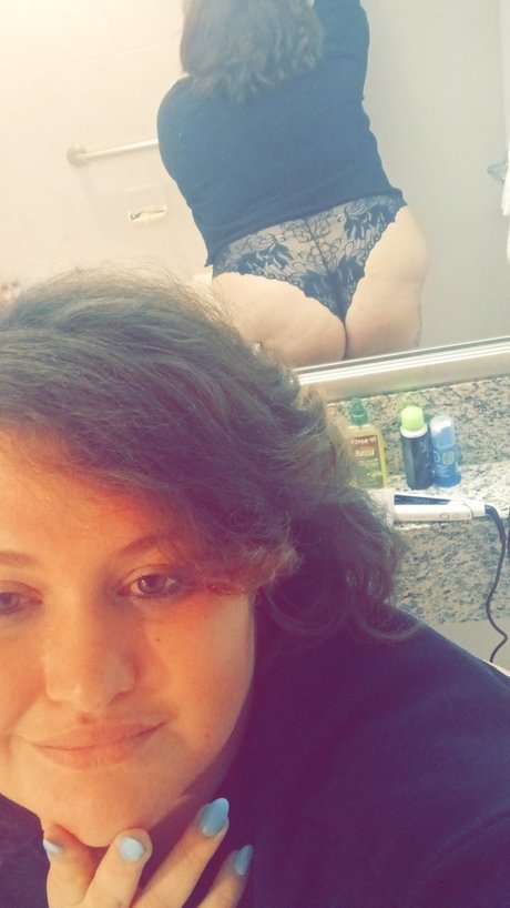 BeYOUtiful Khaos nackt sexy galerie