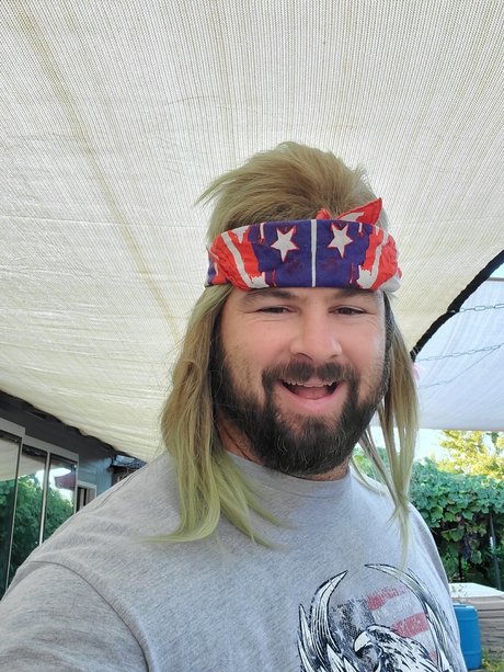 Dad Bod Aaron top heiße bild