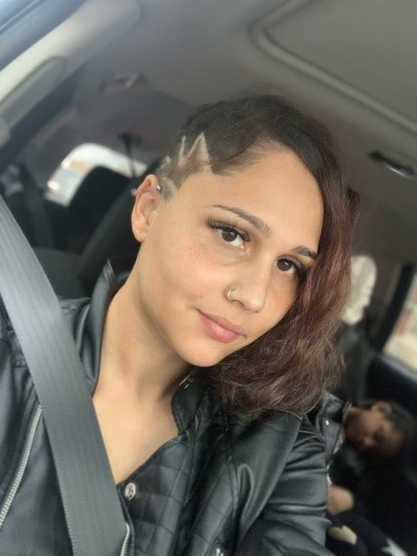 Meli D erotische nackten bild