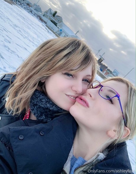 ashleyfires pornostar kunst archiv