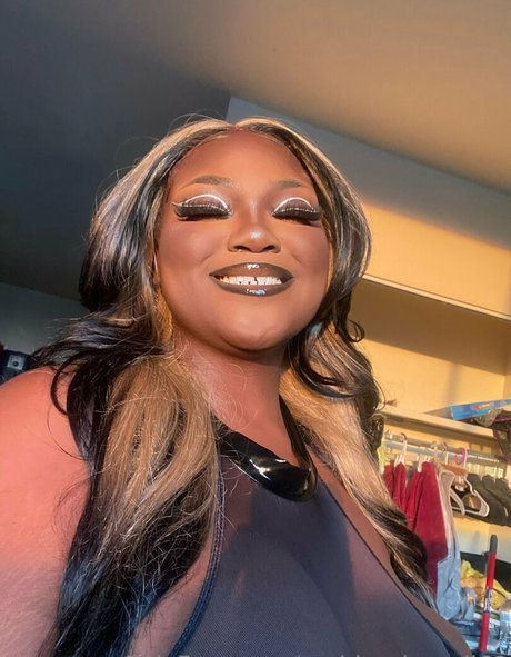 kianakakez pornostar top bild