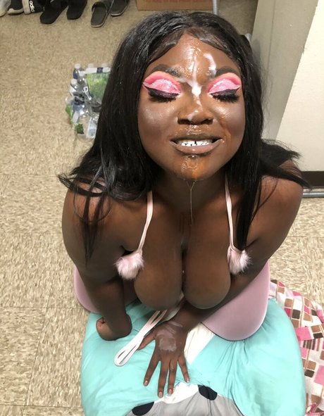 kianakakez model top bilder