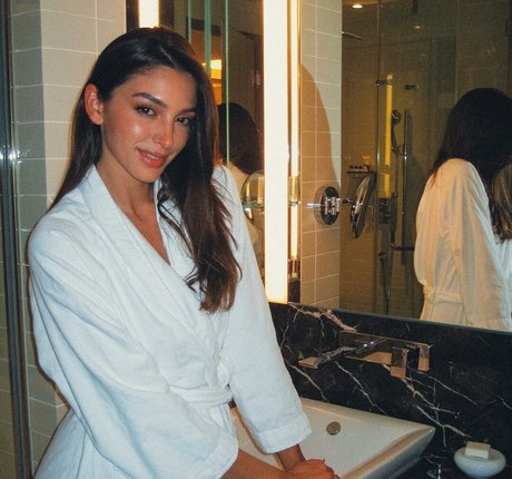 sportliche blonde onlyfans heiße hübsche archiv