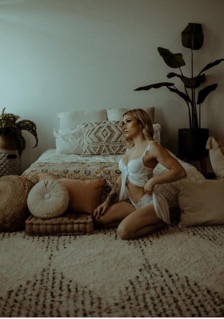 Taylor Flewin schauspielerin beste bild