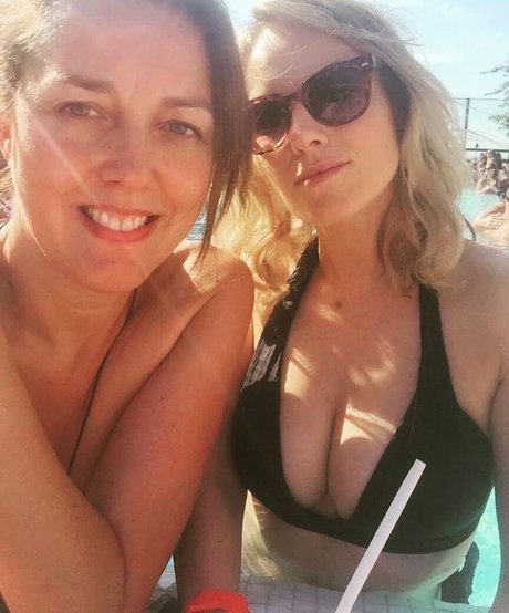 asiatische schwule onlyfans hübsche kunst galerie