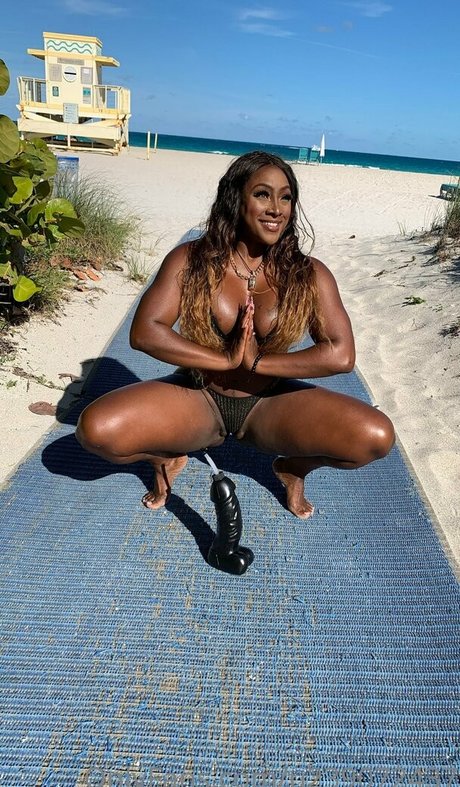 Chanya The Body top sex archiv