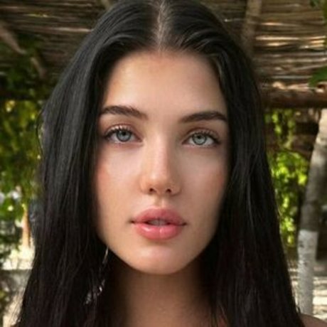 Alina Enero nackt schöne foto