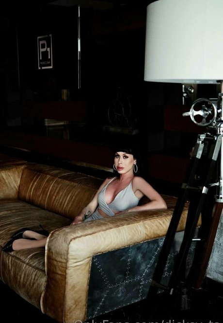 echte nackte onlyfans freie kunst fotos