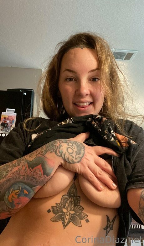 Corinasbooty nacktheit nette archiv