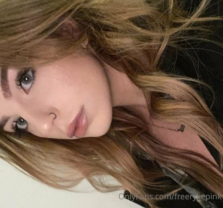 freeryliepink schauspielerin kunst archiv