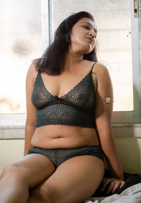 Mili Debnath Nude pornostar erotische bild