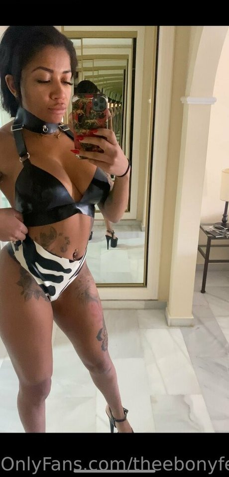 kikiluxxxe schauspielerin nackt foto