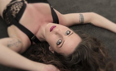 Mila Purr model nackt galerien