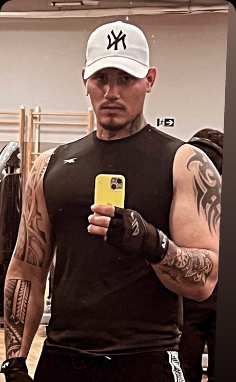 MIlan Thomson schöne perfekte bild