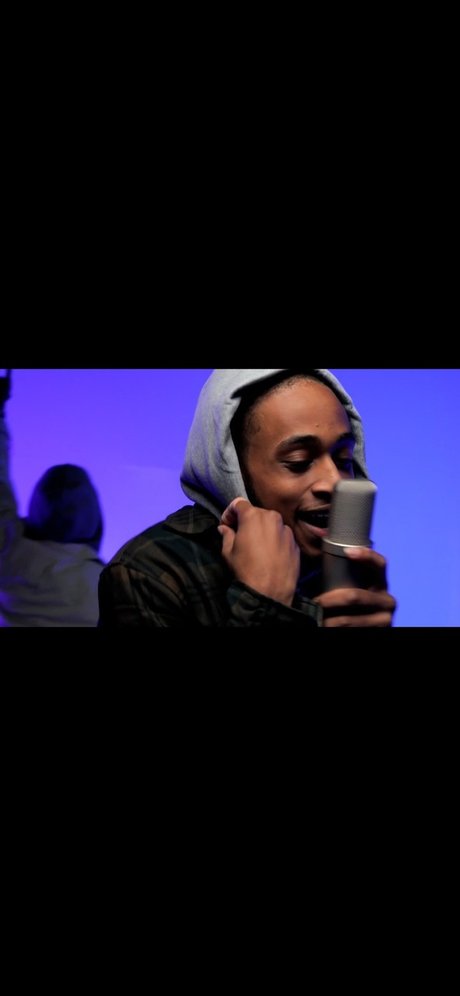 Cauution nackt hübsche bilder