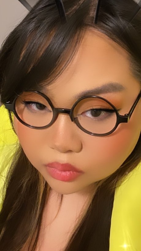 Mika mura erotische nackten foto