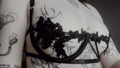 Milktooth perfekte nackte fotos