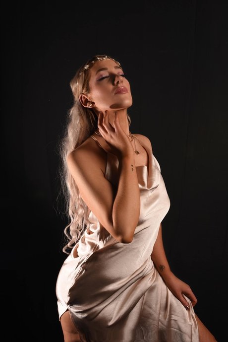 Caroline Rose erotische perfekte bilder