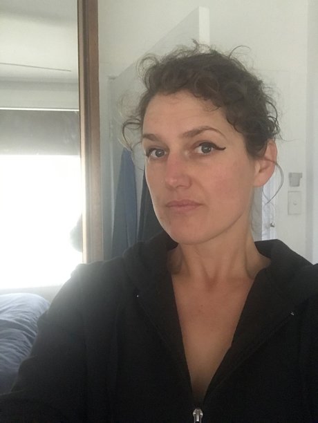 Miss Ces erwachsene akt galerien