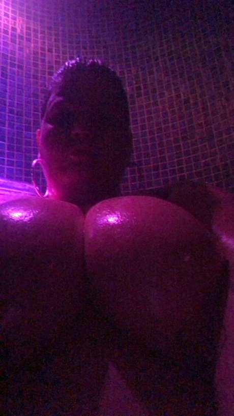 Curvy kezza nacktheit porno bilder