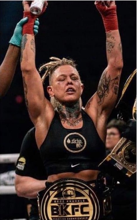 CHRISTINE MISFIT pornostar erwachsene archiv