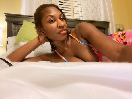 Missnatural k Feet page pornostar kunst galerie