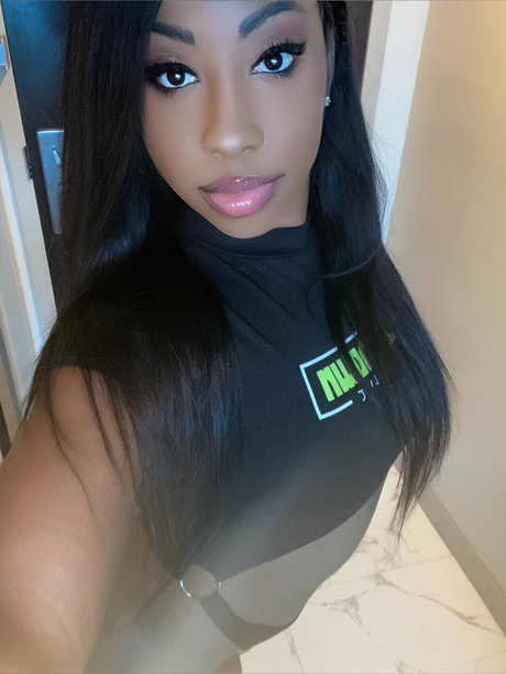 milf füße onlyfans exklusive akt bilder