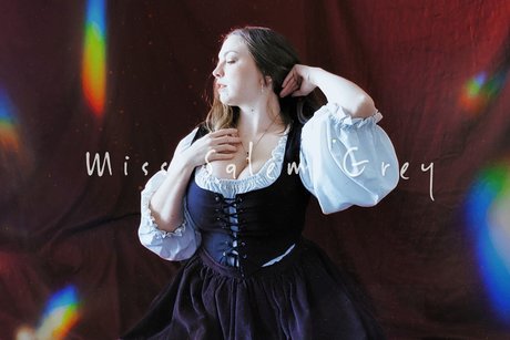 Salem Grey model porno bilder