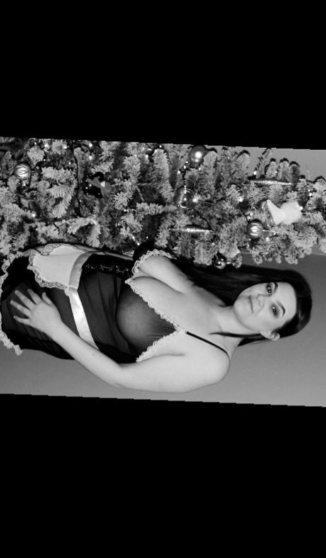 _BRITISH BUSTY BABE porno hd fotos