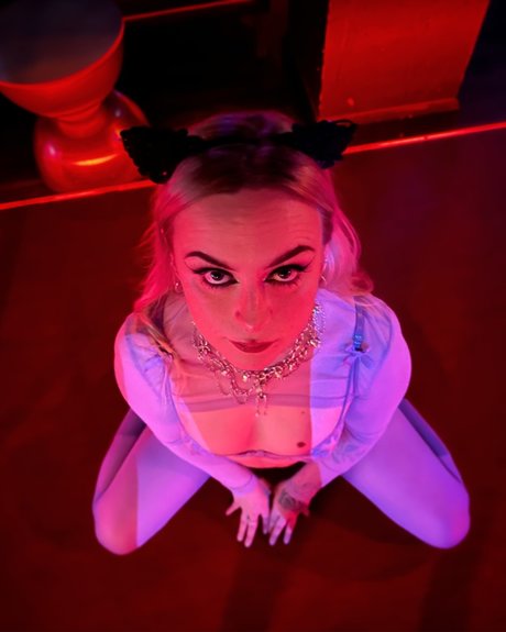 Allie Catt model akt galerien