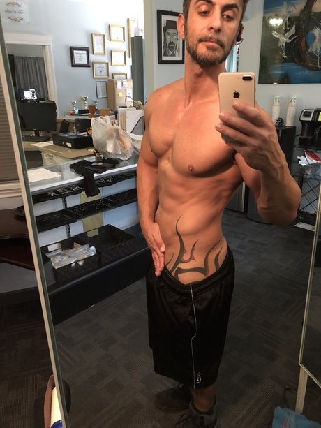 TRAVELING TATTOO ARTIST freie schöne galerien