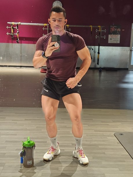 Yojan Sanz model erotische galerien