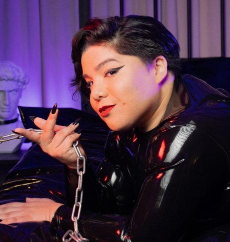 Mistress Rogue nacktheit xxx bild