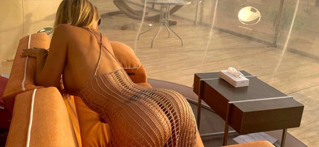 Mistress mellyraw hübsche nackte foto