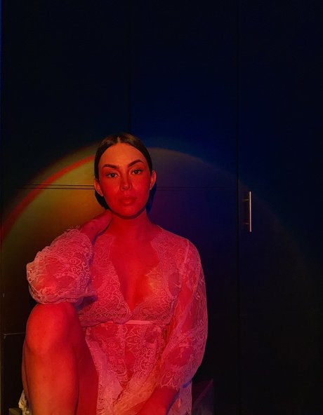 Zoee Morales kunst sexy bild