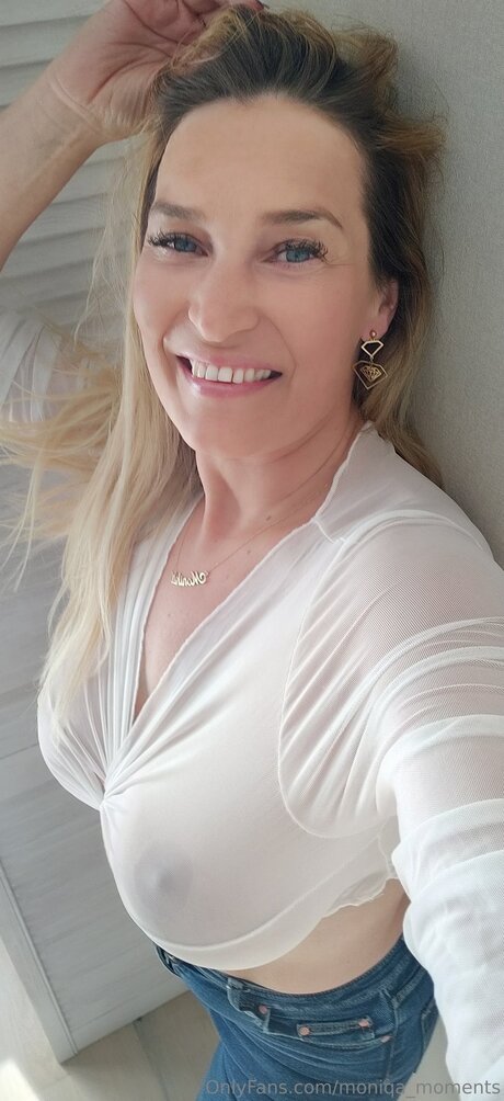 Moniqa model kunst galerie