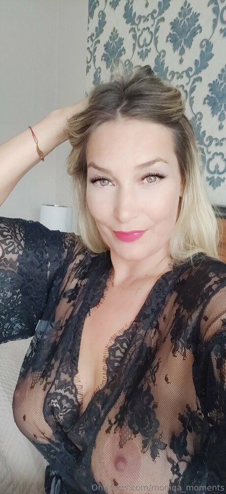 Moniqa freie akt fotos