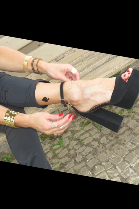 Momo Hotwife sexy exklusive bilder